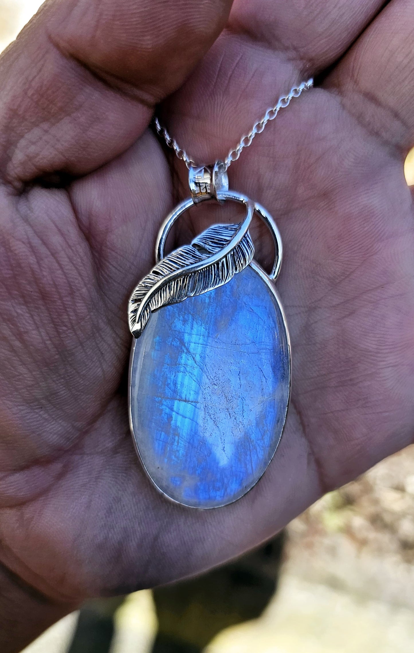 Collier 0070 en argent 925 avec Pierre de Lune et Plume Sculptée