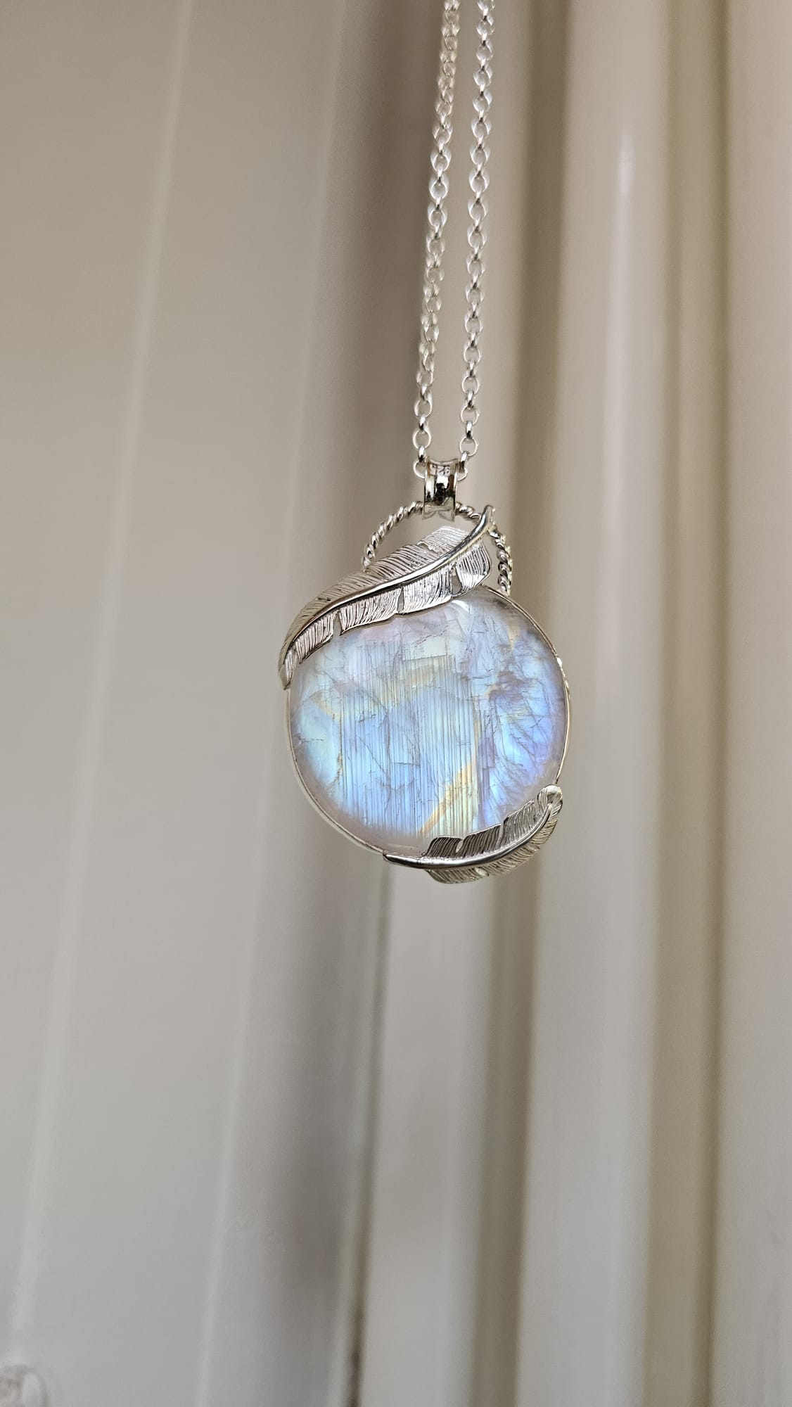 Collier 0073 en argent 925 avec Pierre de Lune et Détails de Plumes