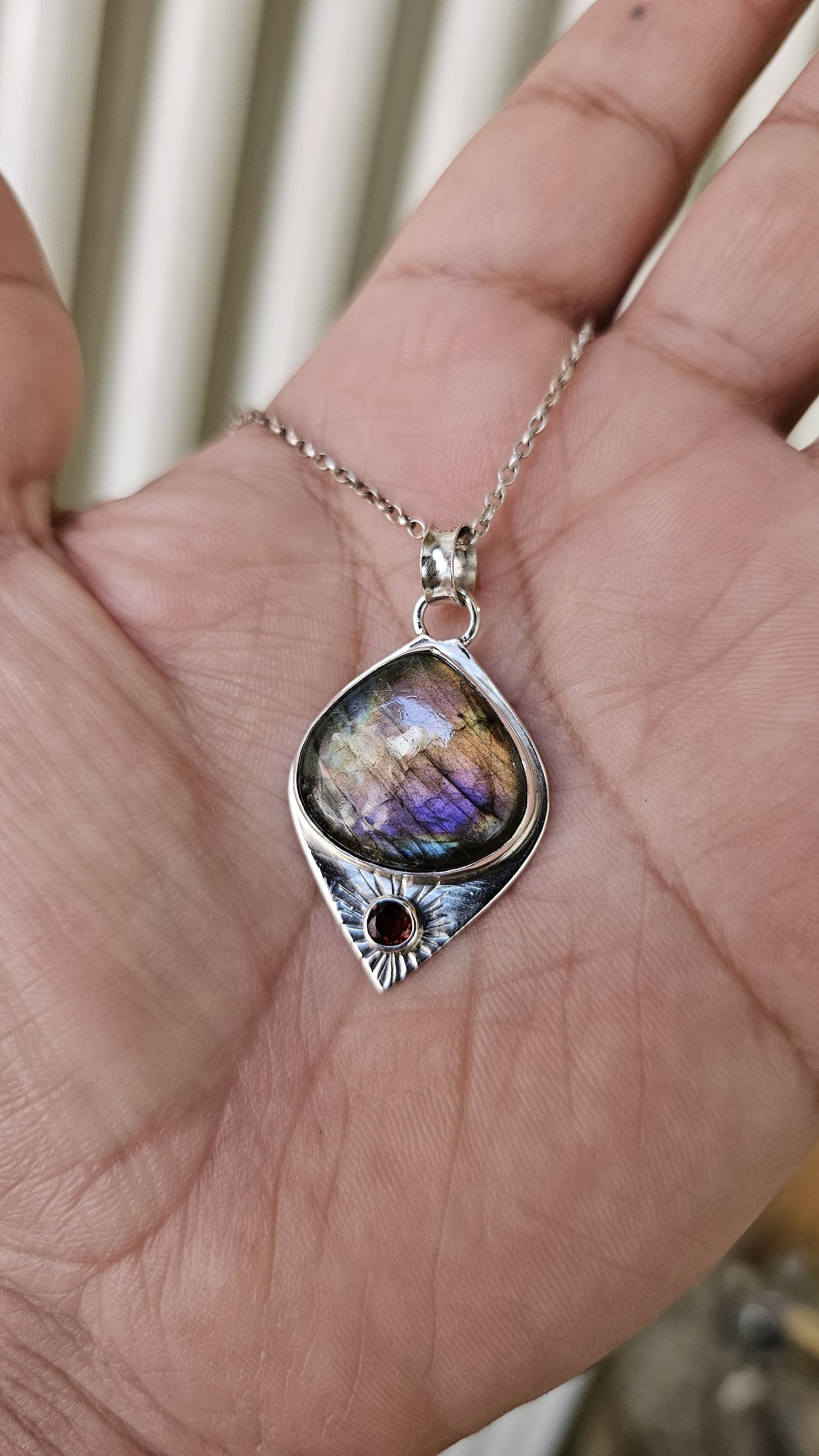 Collier artisanal #0078 en argent 925 avec Labradorite Pourpre et Topaze Rouge