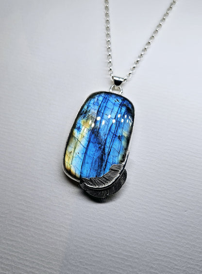 Coiller 0042 Labradorite Bleue et Détail de Plume