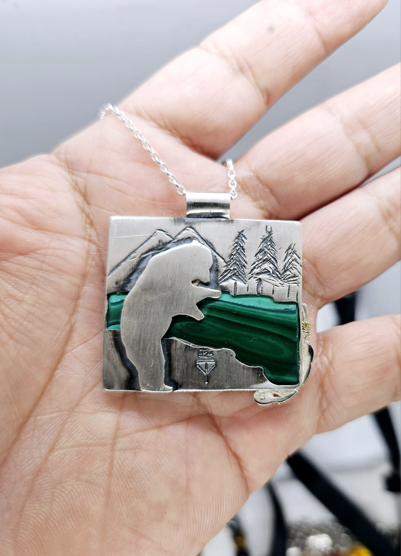 Collier 0008 Ours dans les Montagnes Malachite