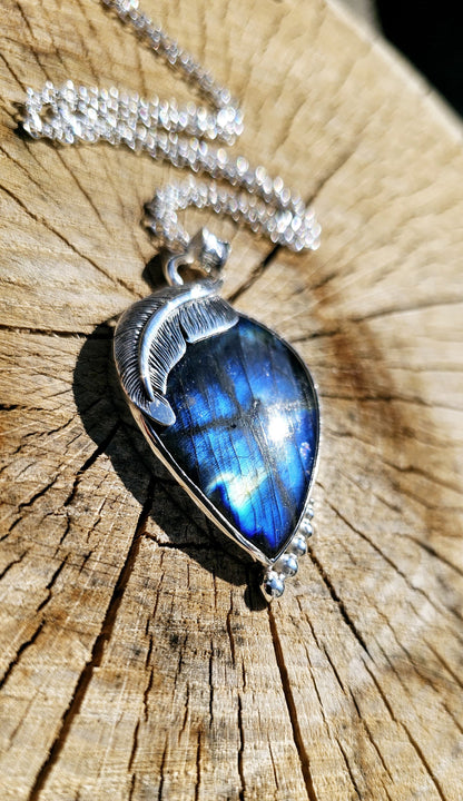 Coiller 0043 Loup et Plume Labradorite Bleue