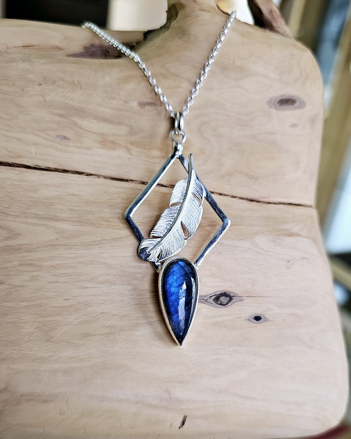 Collier 0044 Plume Détallée et Labradorite Bleue