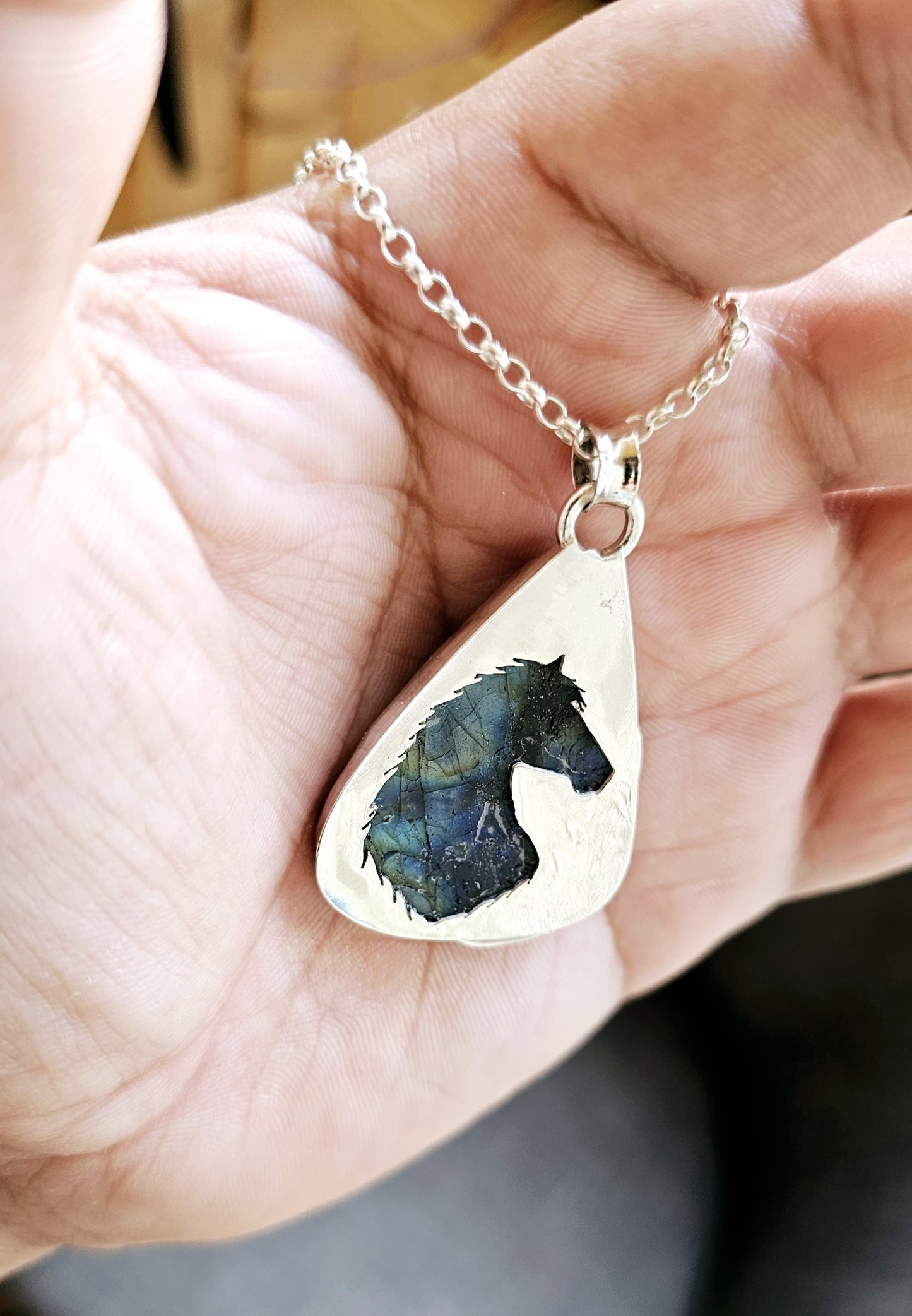 Collier 0075 en argent 925 avec Labradorite Bleue et Plume Sculptée