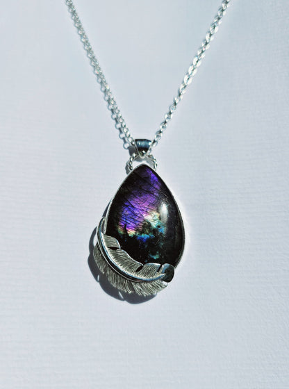 Coiller 0001 Labradorite Violette et Plume Sculptée