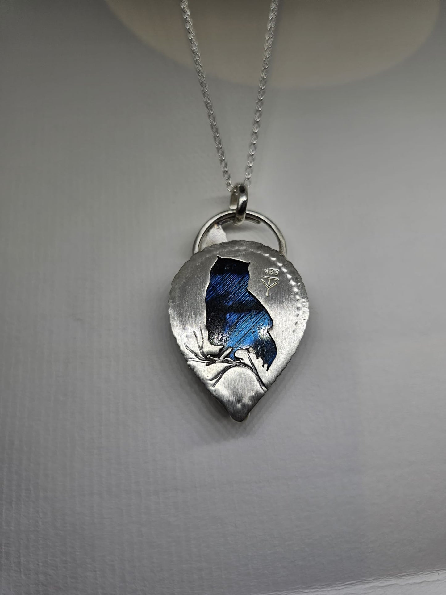 Collier 0016 Chouette Labradorite Bleue