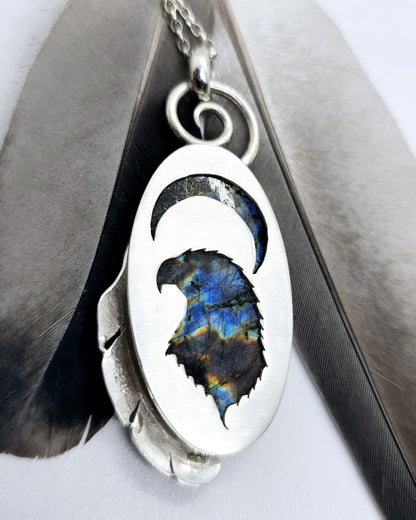 Collier 0063 Tête d’aigle Labradorite et Plume