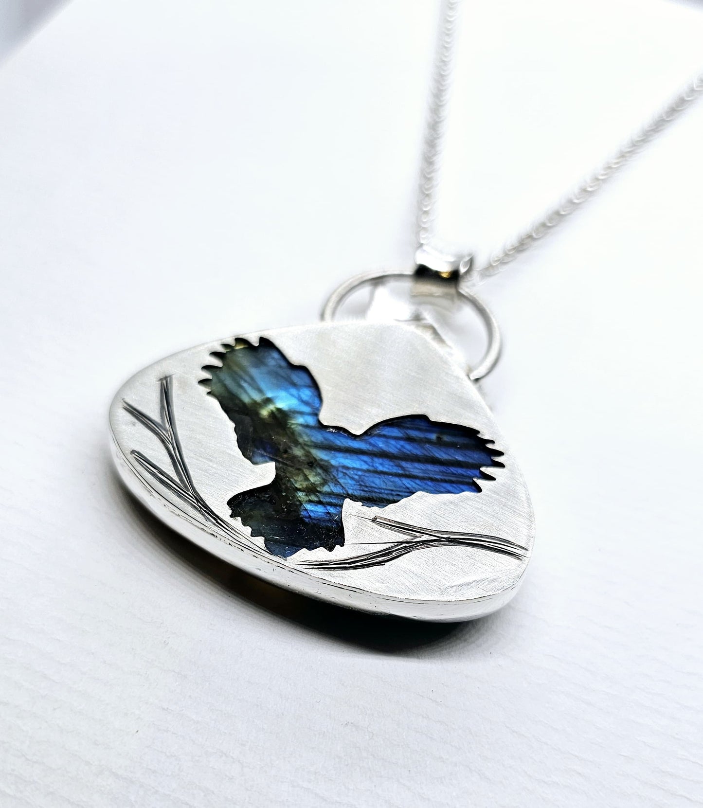 Collier 0062 Hibou Labradorite Bleue