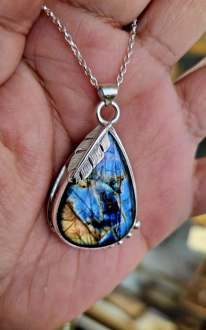 Collier 0067 en argent 925 avec Labradorite Bleue et Plume d'Ange
