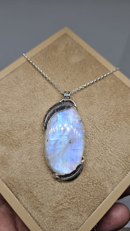 Collier 0068 en argent 925 avec Pierre de Lune et Plumes Sculptées