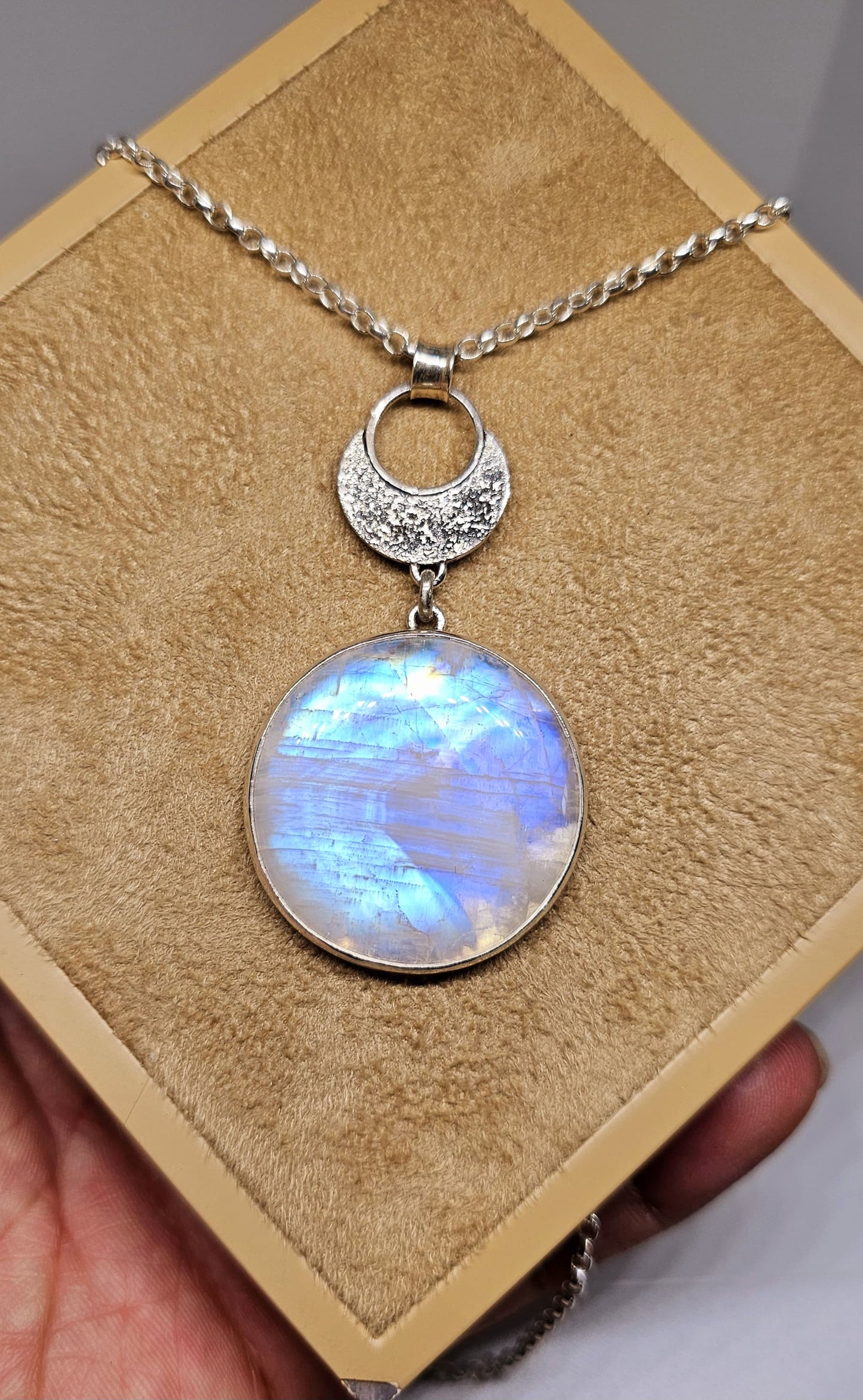 Collier 0069 en argent 925 avec Pierre de Lune et Croissant de Lune Sculpté