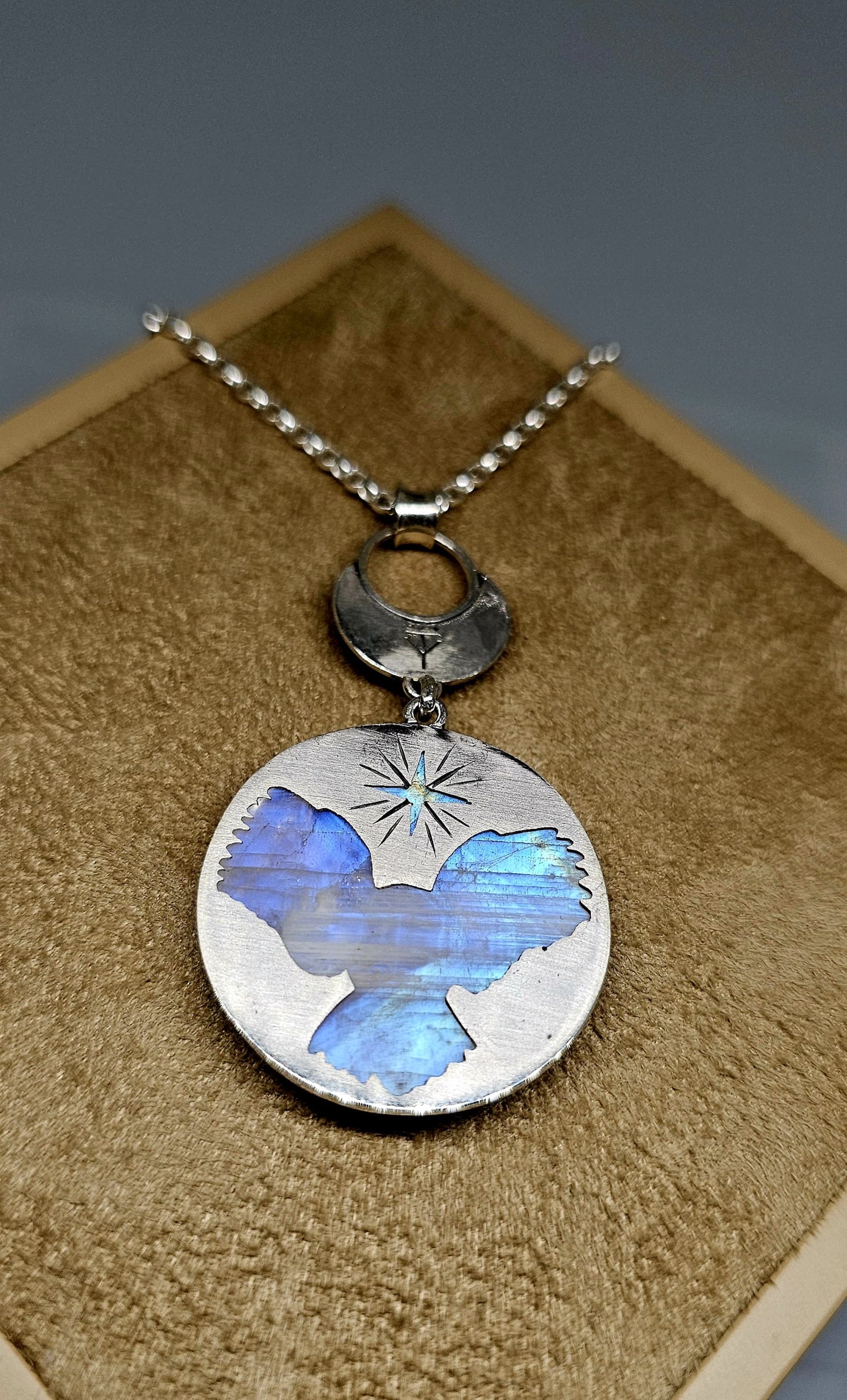 Collier 0069 en argent 925 avec Pierre de Lune et Croissant de Lune Sculpté