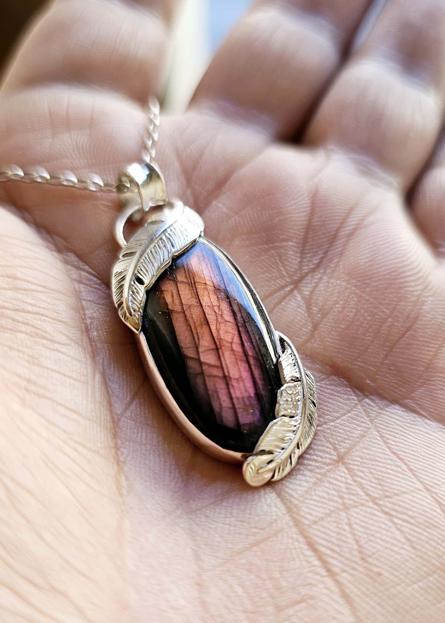 Collier 0071 en argent 925 avec Labradorite Violette et Plumes Sculptées