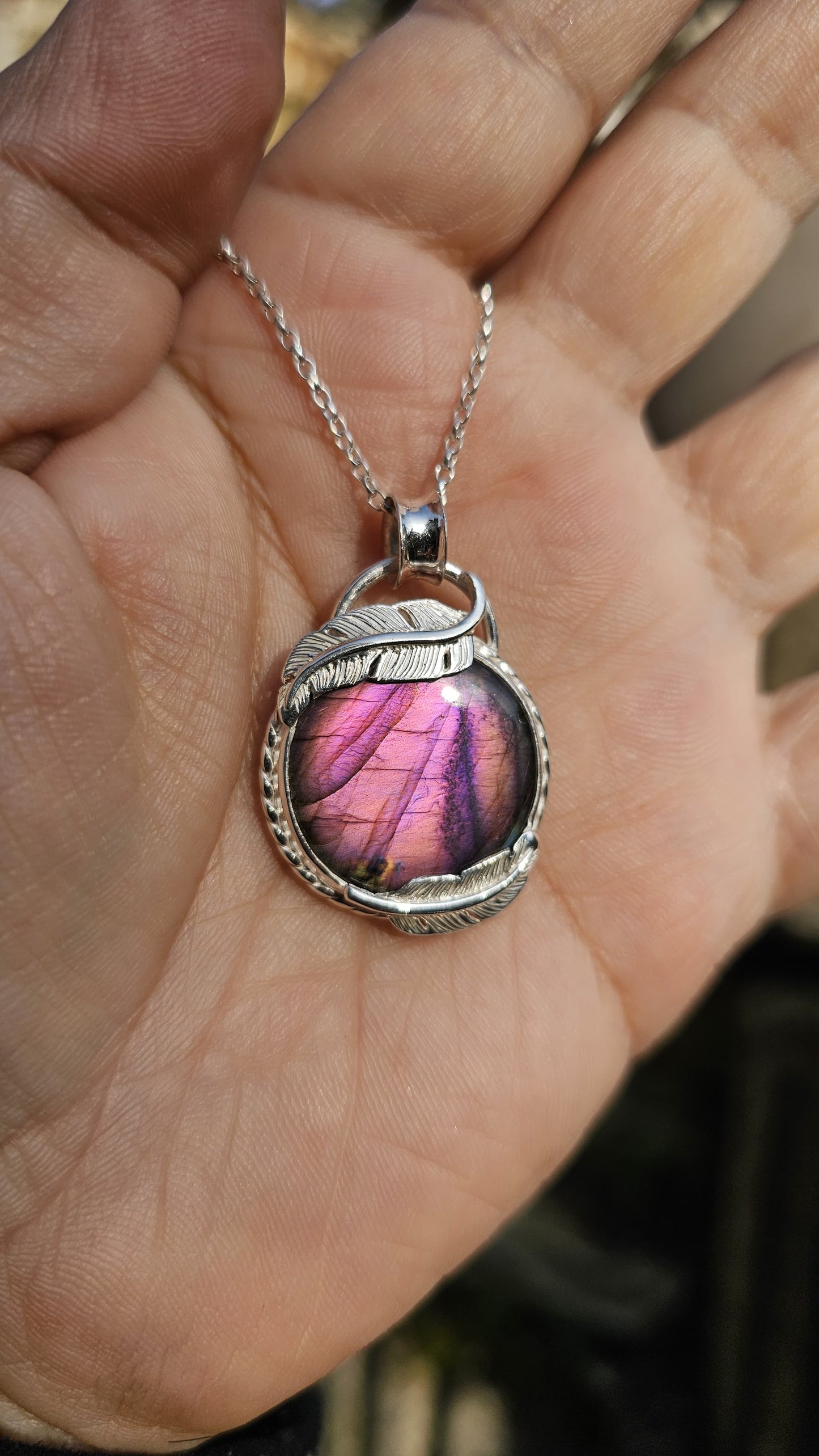 Collier 0072 en argent 925 avec Labradorite Violette et Plumes Sculptées