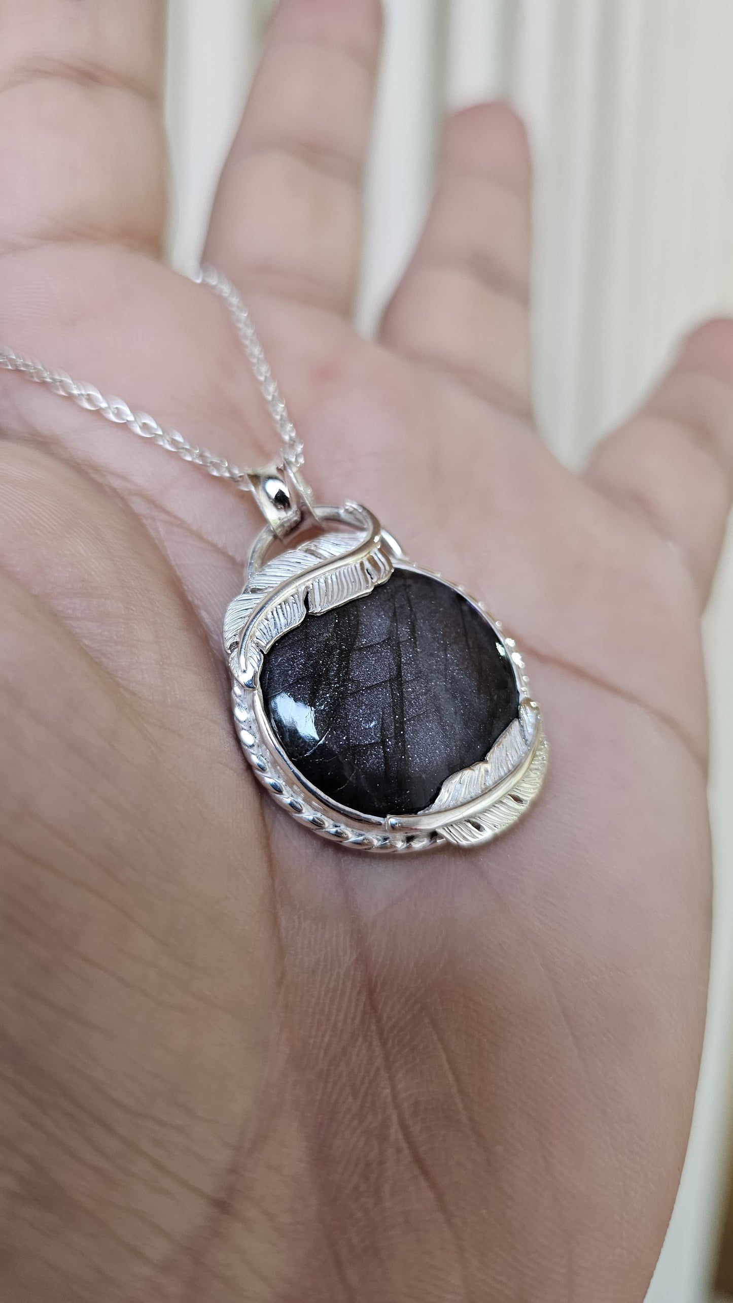 Collier 0072 en argent 925 avec Labradorite Violette et Plumes Sculptées