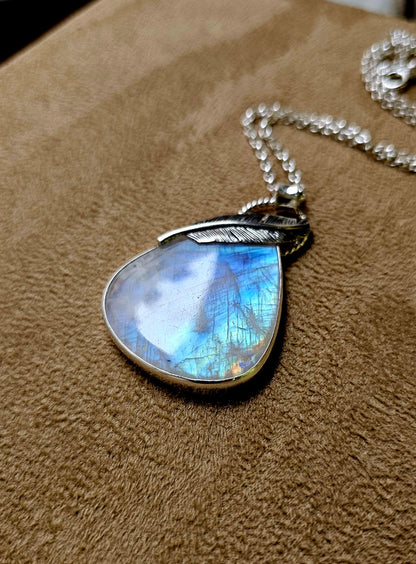Collier 0074 en argent 925 avec Pierre de Lune et Détails de Plumes