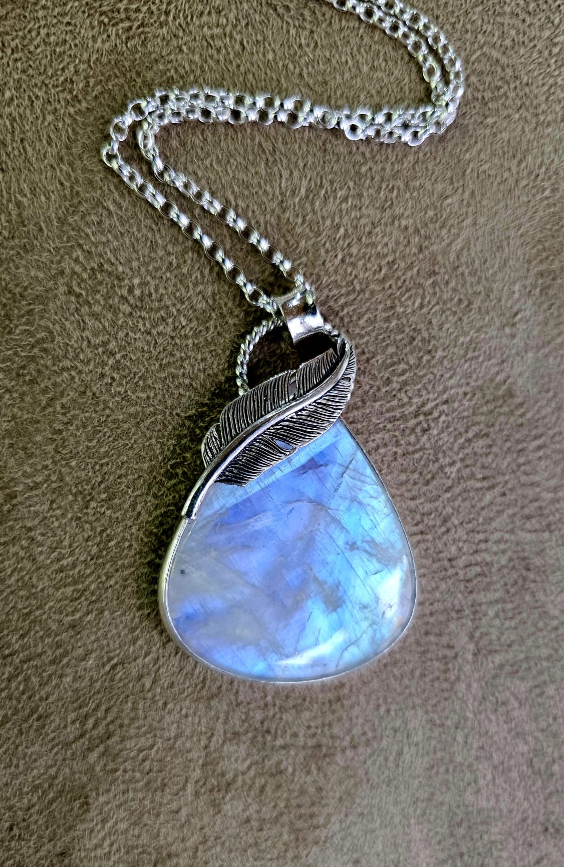 Collier 0074 en argent 925 avec Pierre de Lune et Détails de Plumes