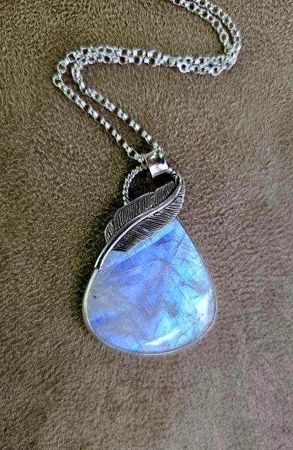 Collier 0074 en argent 925 avec Pierre de Lune et Détails de Plumes
