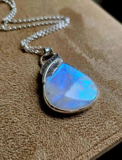 Collier 0074 en argent 925 avec Pierre de Lune et Détails de Plumes