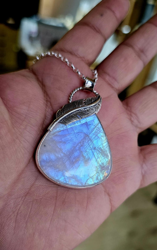 Collier 0074 en argent 925 avec Pierre de Lune et Détails de Plumes