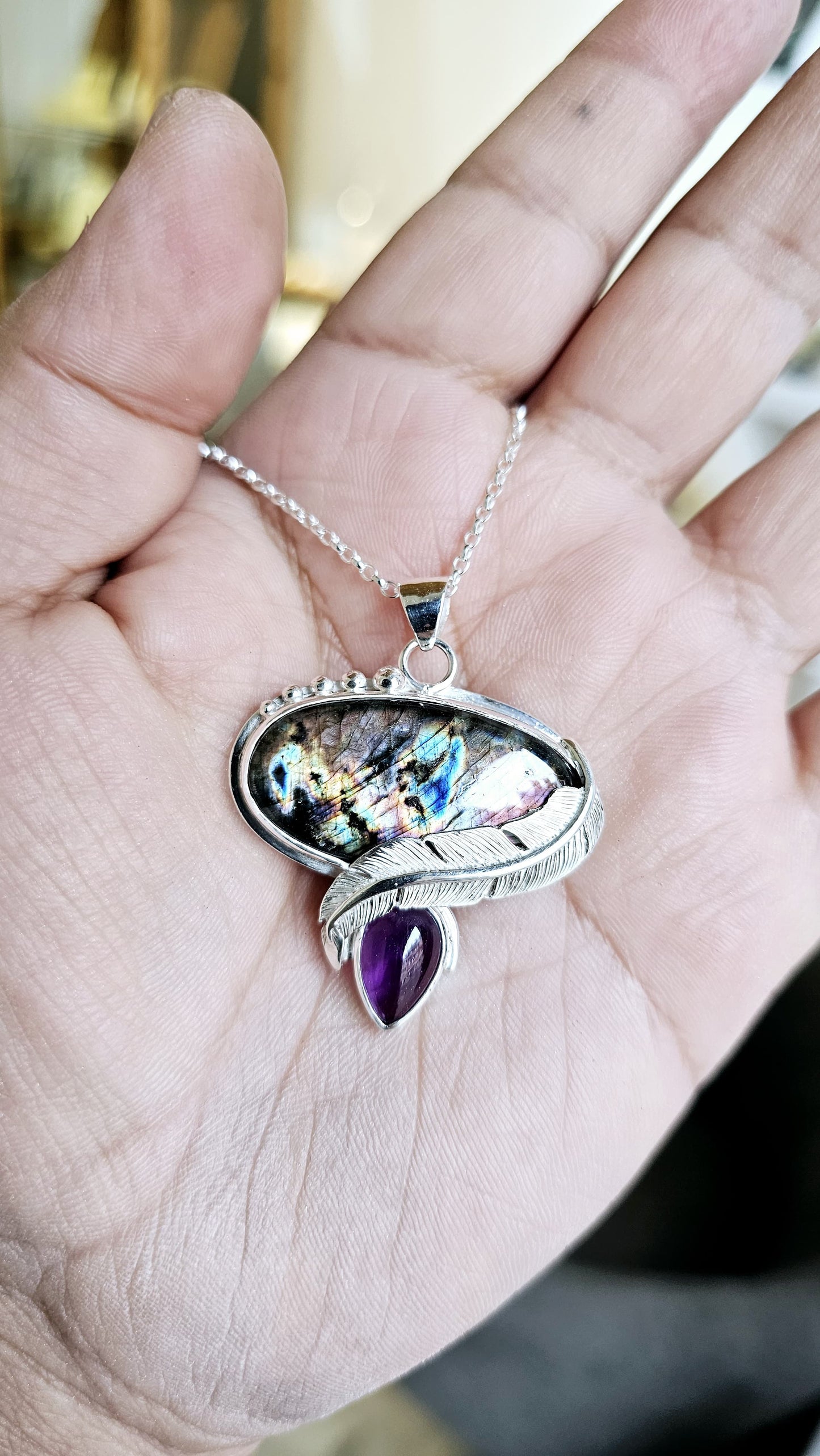 Collier artisanal #0077 en argent 925 avec Labradorite Pourpre, Améthyste et Plume Sculptée