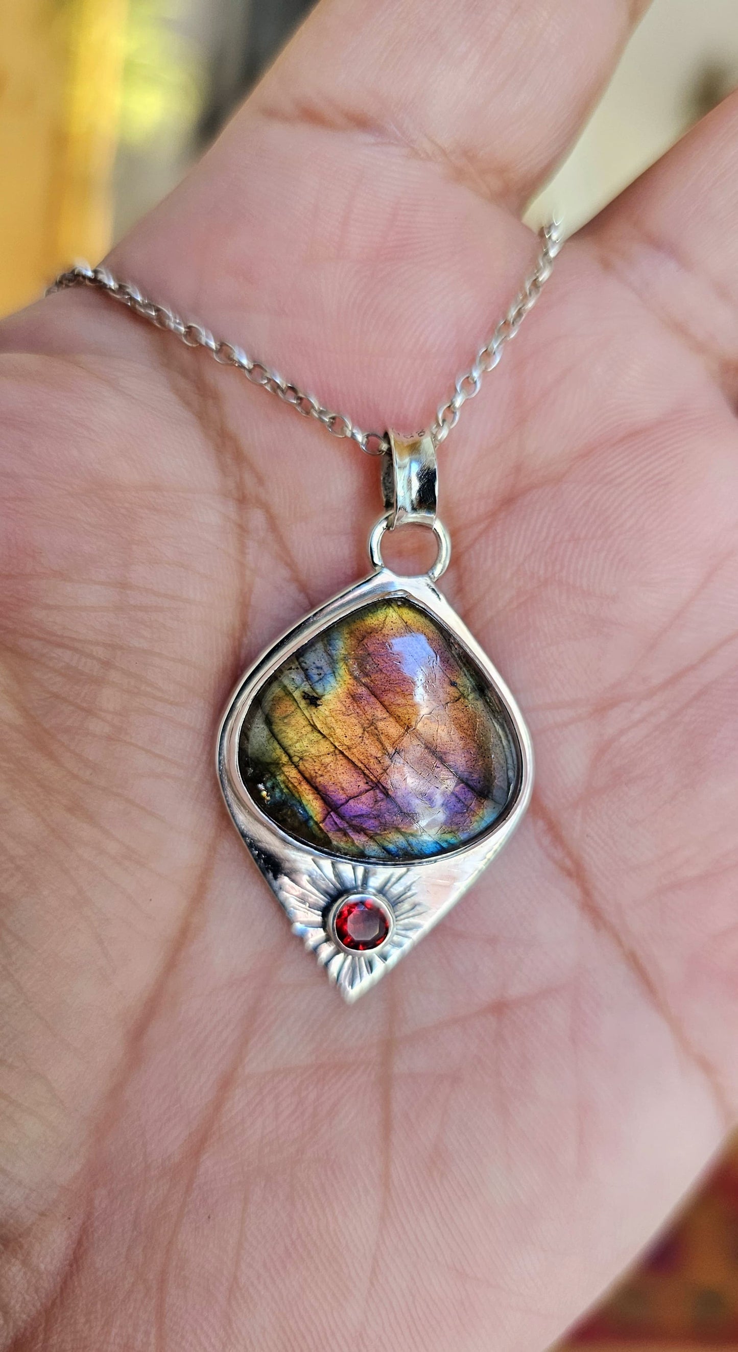 Collier artisanal #0078 en argent 925 avec Labradorite Pourpre et Topaze Rouge