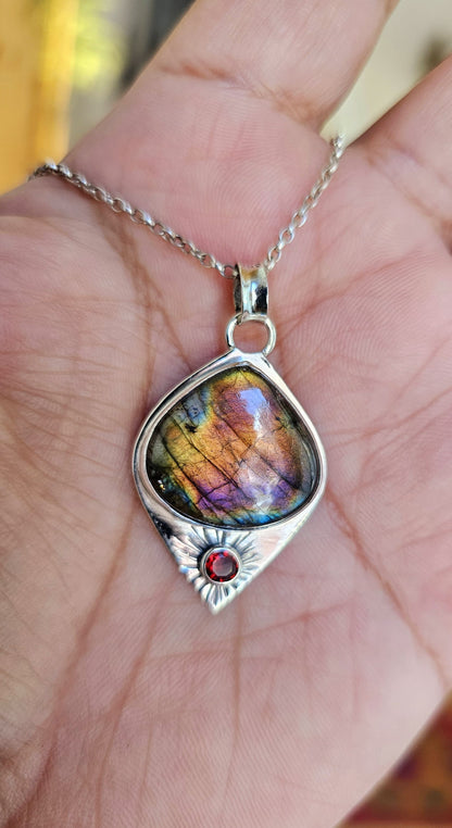 Collier artisanal #0078 en argent 925 avec Labradorite Pourpre et Topaze Rouge
