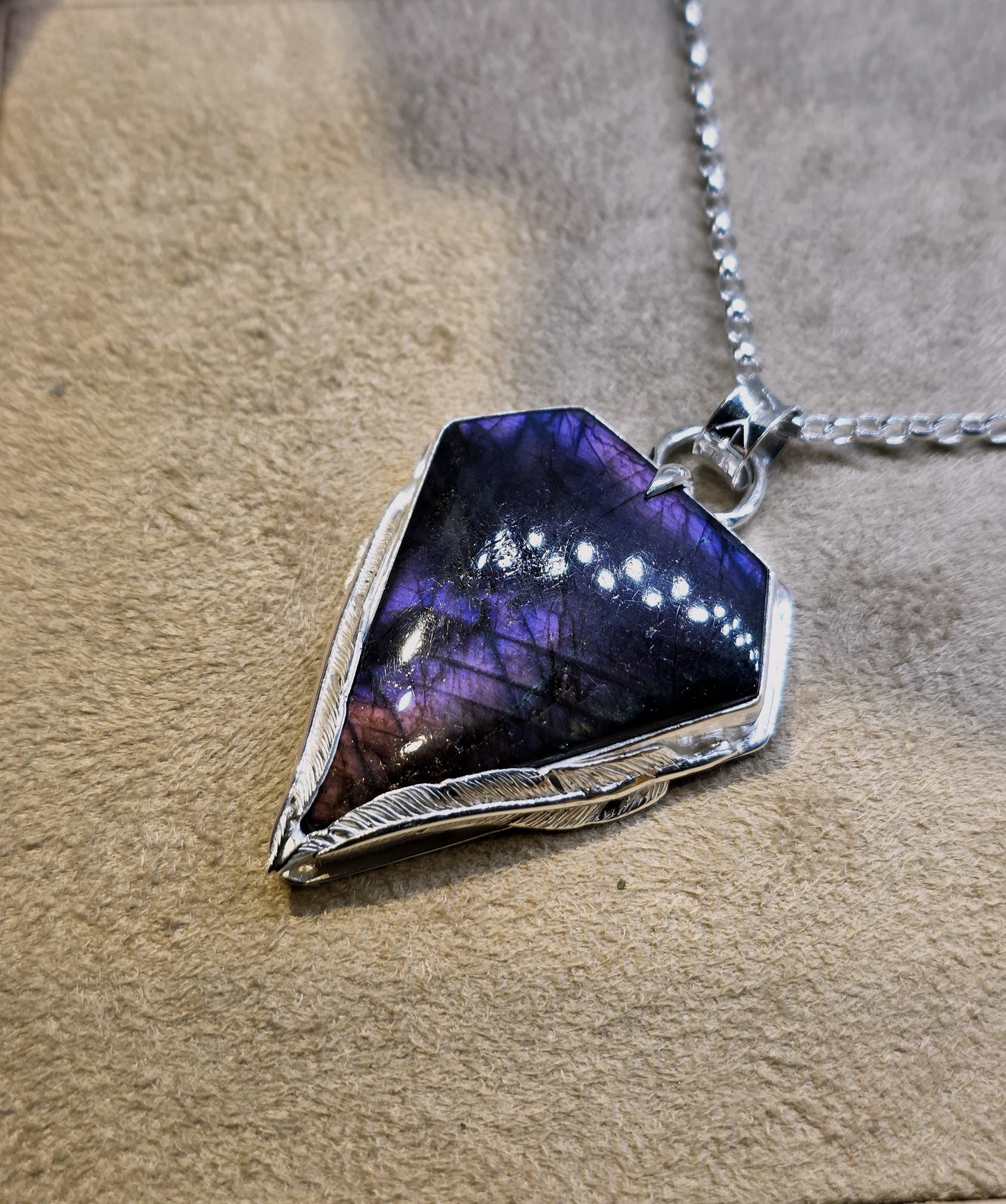 Collier artisanal en argent 925 Pierre labradorite Violette – Pièce Unique !!