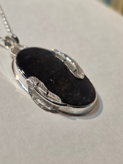 Collier artisanal en argent 925 Labradorite Violette & Plumes Sacrées – Pièce Unique !!